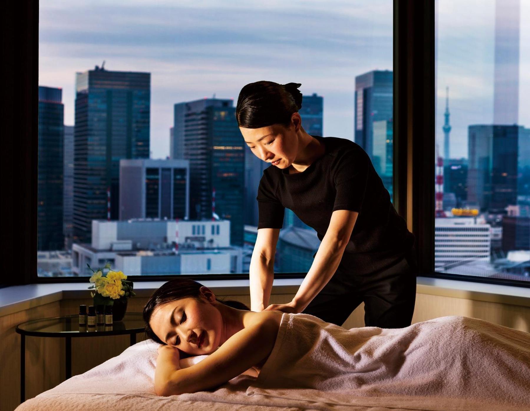 فندق امبريال طوكيو المظهر الخارجي الصورة A massage at a spa
